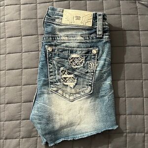 NEW Miss me shorts 26 🔴 has a factory defect on one of the loops🔴
